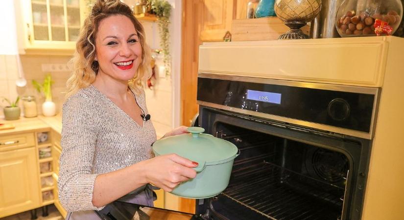 Ízletes fogás az ünnepek utánra, újévi burgundi marha friss cipóval - fotók, videó