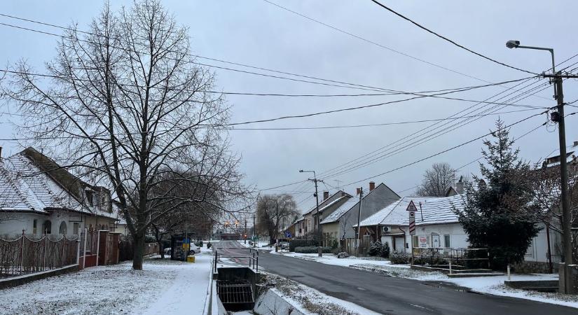 Hóban ébredt Eger vasárnap reggel – mutatjuk, várható-e még ma havazás