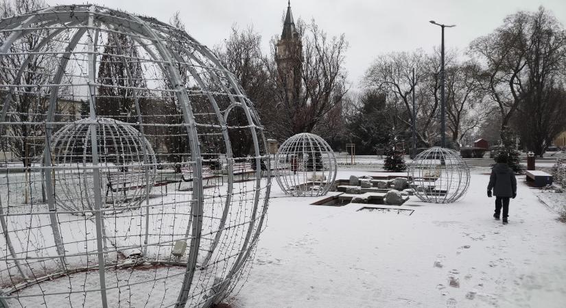 Reggelre belepte Vásárhelyt a hó