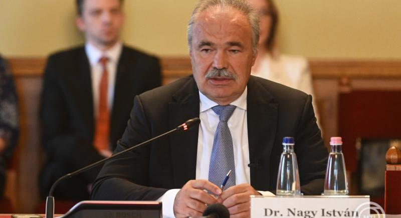 Nagy István a támogatásáról biztosította a gazdákat