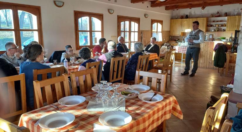 A 11-es huszárok Alsóújlakon búcsúztak az évtől - életben tartják a hagyományos értékeket