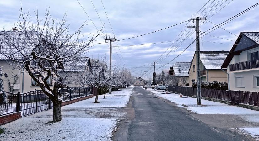 Így szakadt a hó az éjszaka folyamán Zalában (videó)