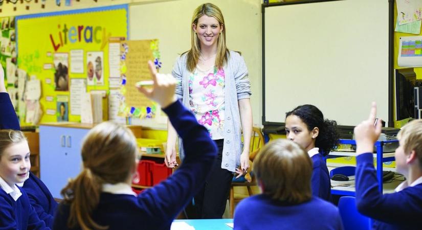 Újabb év, újabb tanári béremelés (VIDEÓ)