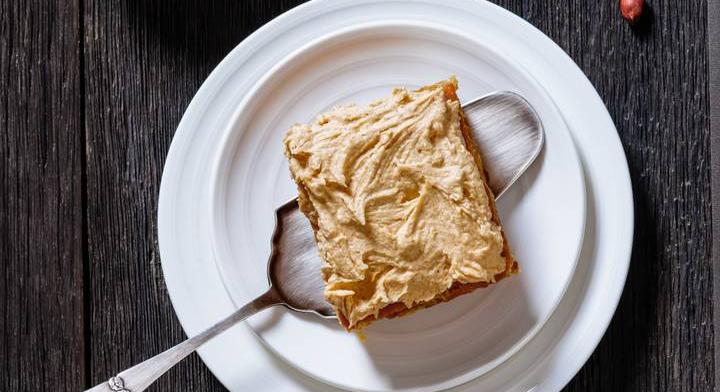 Kevert tésztás, mogyoróvajas sütemény: az írótól igazán omlós