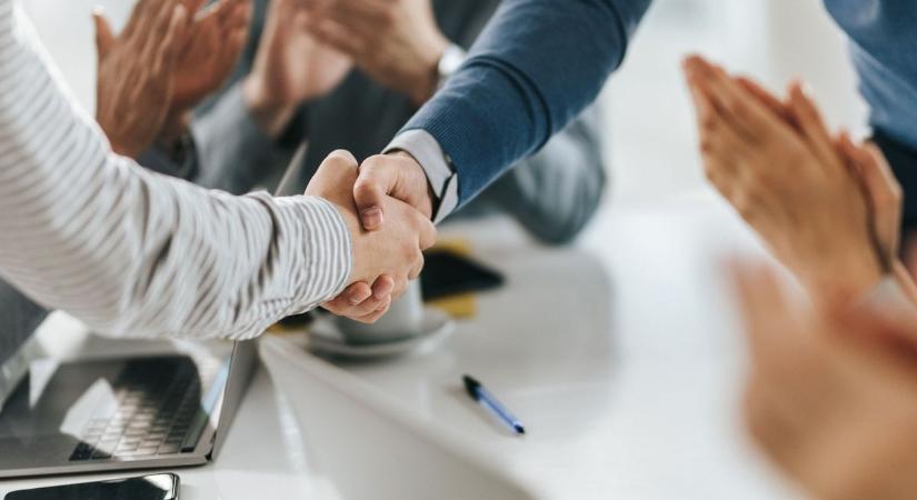 Kihirdették a pályázat eredményét, 100 ezer forintot kaptak a legkiválóbb szolnoki diákok