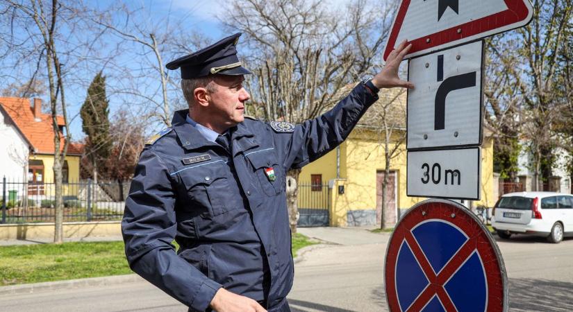 Megbírságolták a sofőröket az elmaradt indexelés miatt, pedig nem volt kötelező az irányjelzés