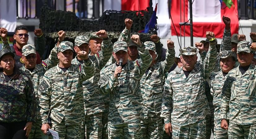 Valamennyi katonai eszköz felvonultatását ígéri Venezuela az amerikai támadásokra reagálva