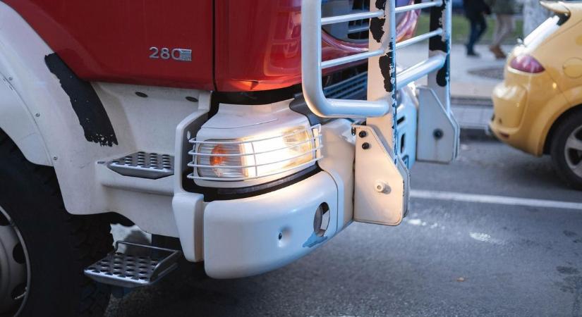 Kigyulladt egy ház teteje Szentgotthárdon