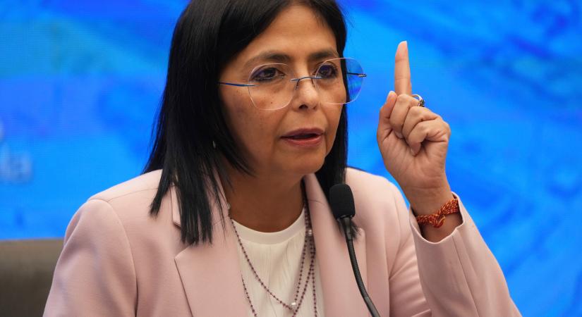 A venezuelai legfelsőbb bíróság Delcy Rodríguez alelnököt bízta meg az elnöki teendők ellátásával