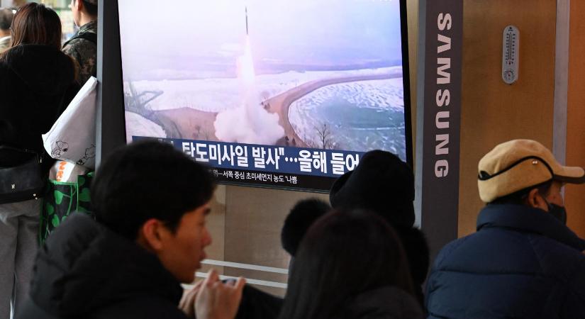 Észak-Korea több ballisztikus rakétát indított a Japán-tenger irányába