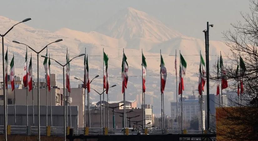 Halálos lövések, utcai erőszak, országos tiltakozás — Irán lángokban, Trump megszólalt