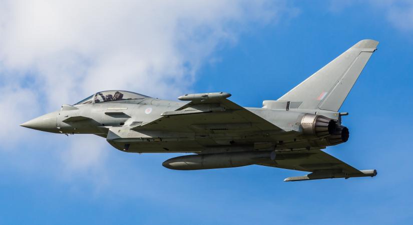 Az Iszlám Állam szíriai állásait támadta a brit és a francia légierő