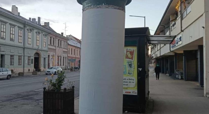 Nemet mondott a polgármester: eltűntek a háborús plakátok egy vidéki városban