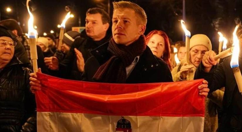 Képmutató, hányingerkeltő politikai búcsúcédula árus vagy, abból is a legócskább fajta!