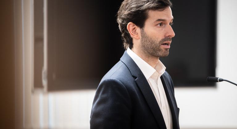 „Átfutott benned, mihez adod éppen a neved?” – ellenzéki politikus ment neki Kapu Tibornak