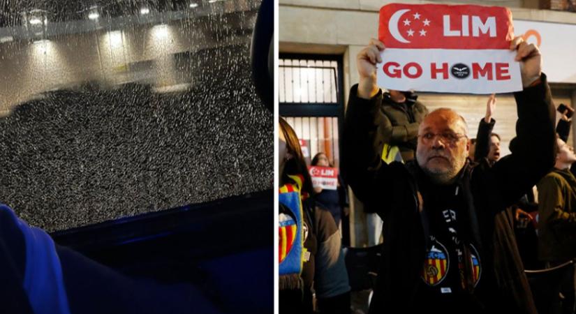 A Valencia csapatbusza bánta a szurkolói elégedetlenséget