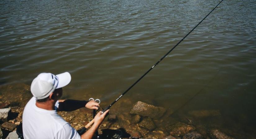 Horgászjegy, területi jegy, töltéshasználati engedély – összegyűjtöttünk minden fontos idei tudnivalót!