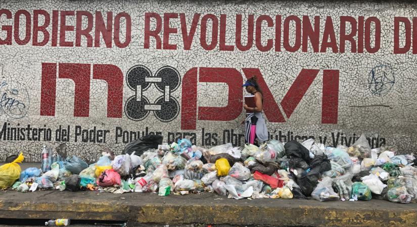 Életveszélyes utcák, kígyózó sorok, aranyat érő vécépapír – ilyen Venezuelát hagy maga után Maduro