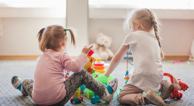 Emelkedik a tanítók, a tanárok, az óvónők bére