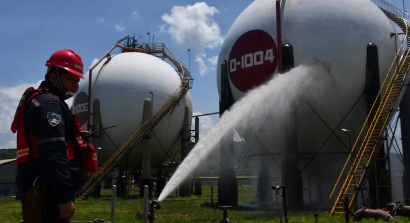 Politico: Trump feltételeket szabva beletolná az amerikai cégeket, hogy fektessenek be a venezuelai olajipar helyreállításába