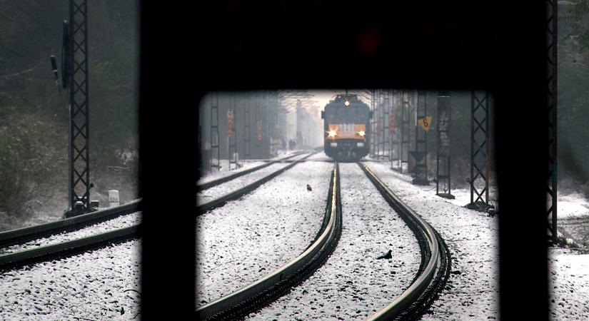 Csaknem hatvan baleset történt vasúti átjáróban 2025-ben, Hajdú-Biharba is jutott belőlük