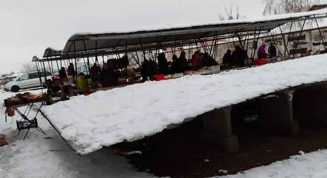 Leszakadt a bácsföldvári piac tetőszerkezetének egy része