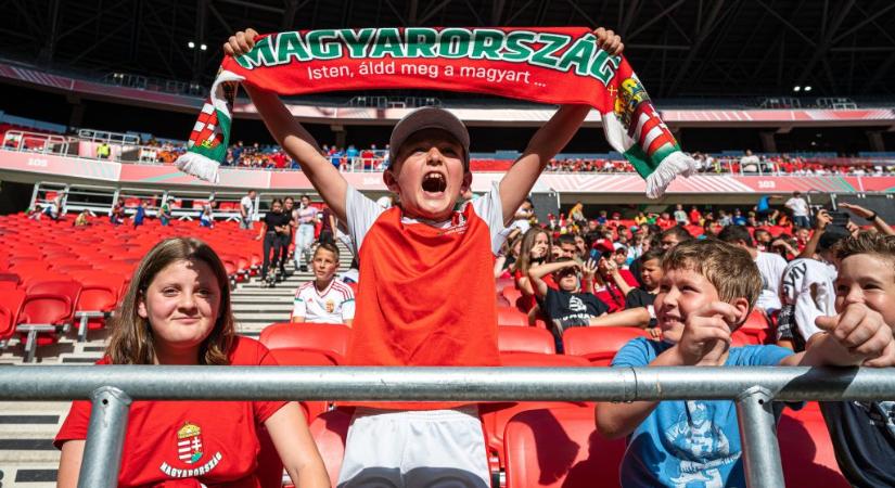 „Amikor egy gyerek azt látja, mondhatom a másikra, hogy büdös gyökér vagy lila majom, akkor veszélyes lejtőn indulunk el”