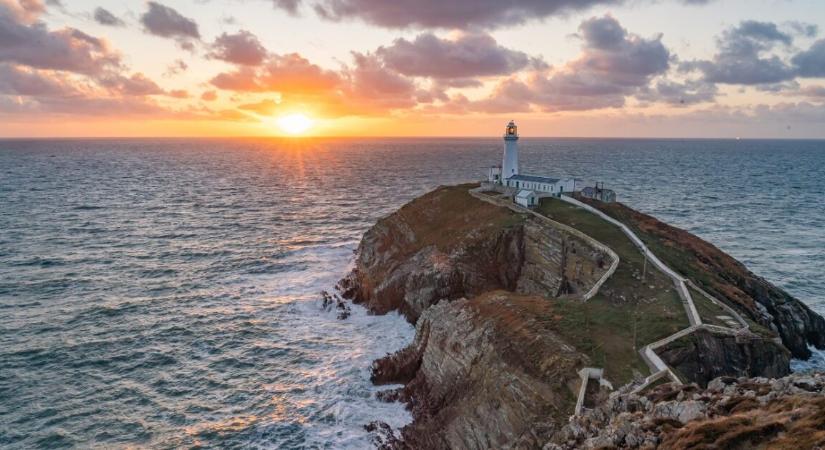 105 évig élt, aminek ideje alatt 43 gyereke született