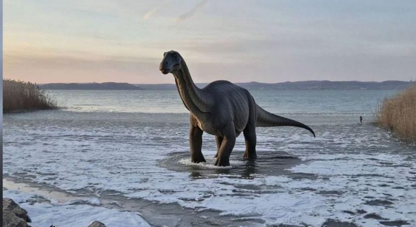 Dinoszaurusz a Balaton jegén? A rendőrség figyelmeztet!