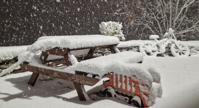Délen, délkeleten akár 20-30 centi havat is ledobhat a ciklon