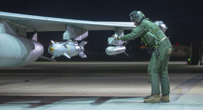 A franciák a britekkel közösen bombázták az Iszlám Állam egyik szíriai bunkerét