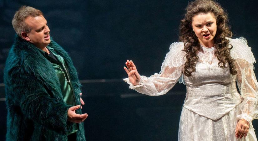 Magyar felirattal tér vissza egy klasszikus a színpadra