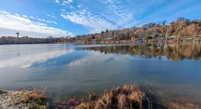 Megindult a jegesedés a szabadstrandon (videóval)