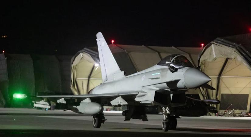 Az Iszlám Állam földalatti raktáraira mértek csapást francia és brit vadászgépek