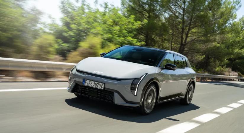 Kia EV4: 10 perc alatt 100 kilométernyi töltés