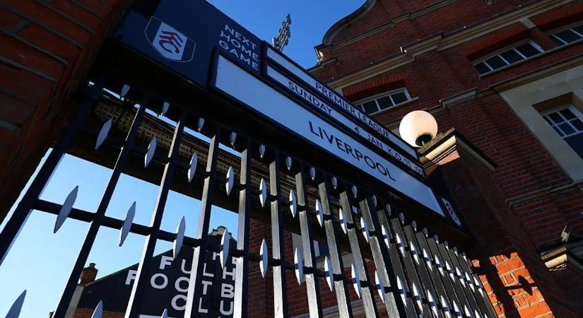 Mentőket riasztottak a Liverpool meccsére, jelentős a késés