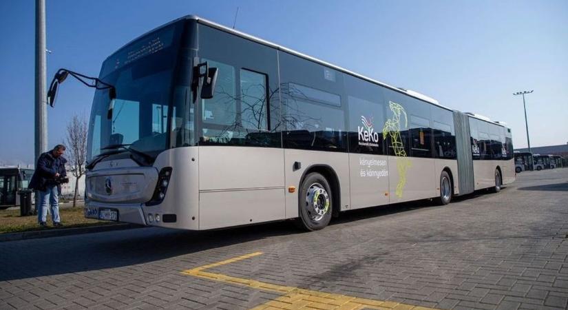 Meghosszabbították a buszbérletek érvényességét, így hétfőn még nem kell aggódnia