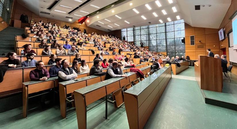 Gratulálunk! Rangos díjat kapott egy pécsi tanár