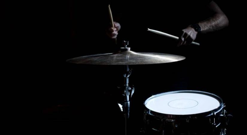 Elhunyt a Kispál és a Borz alapító zenésze