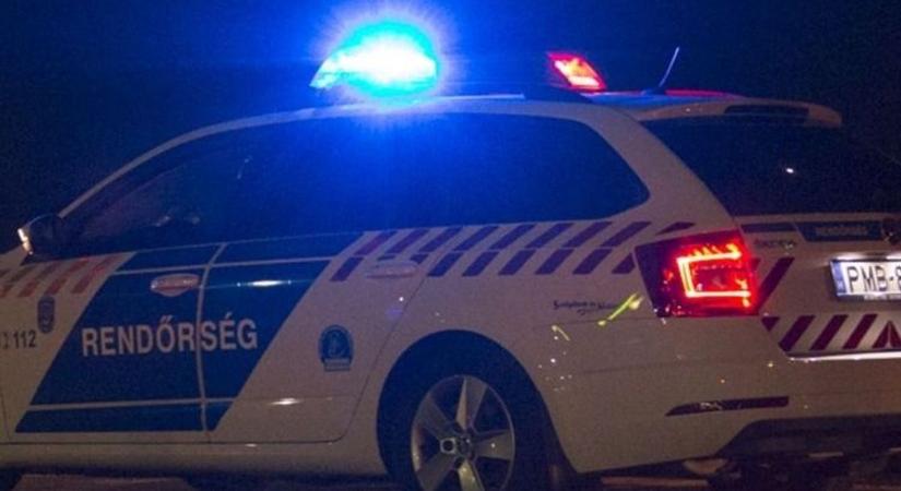 Villanyoszlopnak ütközött egy autó a 25-ös főúton