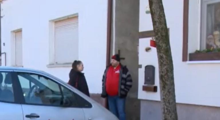 Pirotechnikai eszközöket lőttek egy pápai család udvarába, mert ellenzéki felirat volt a postaládájukon