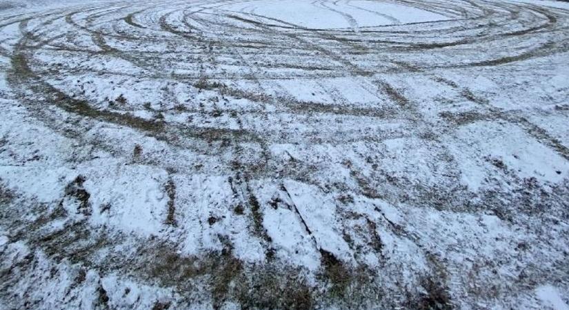 Két pályát is felszántott a szilveszteri driftelő, megártott neki a hó