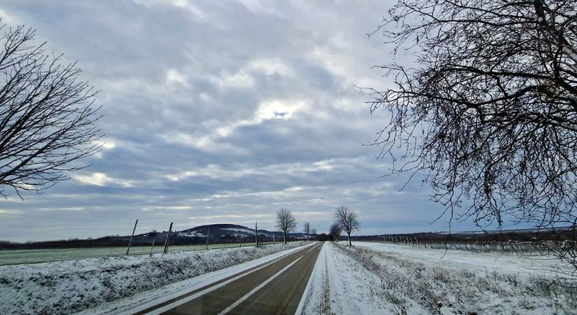 A hajnali fagyok után ekkor érkezik az intenzív havazás – ilyen idő lesz holnap Somogyban
