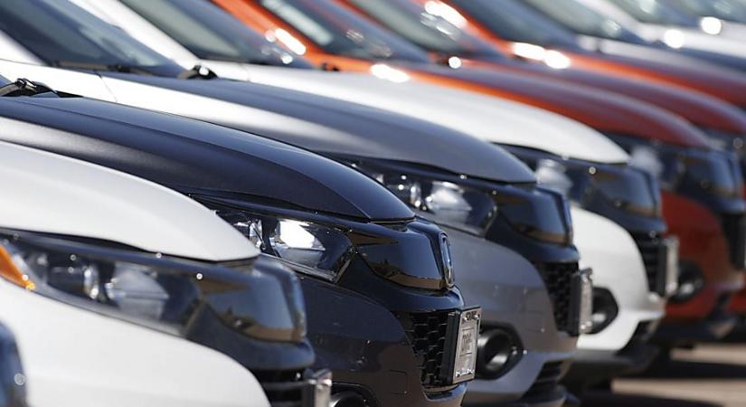 Lettország további több mint húsz, részeg sofőröktől elkobzott autót ad át Ukrajnának