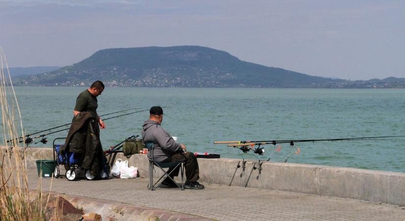 Jó hír a pecásoknak - ennyibe kerülnek a 2026-os balatoni horgászjegyek