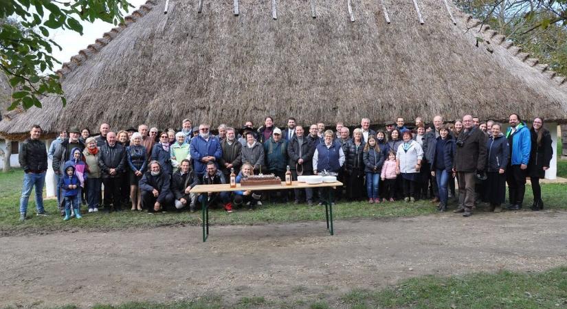 Oszkó: Hegypásztorok nemzedékei – szőlőhegyi hagyományőrzés egykor és most