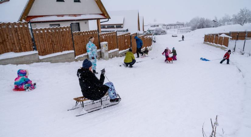 Őrült időjárással indul a január: könnyen lehet, hogy ki se látunk majd a hóból
