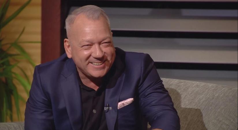 Balogh Levente a Holdról hozna vizet a palackjaiba