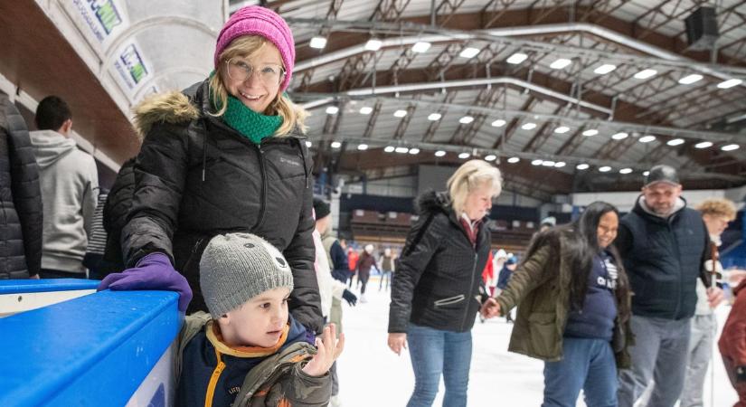 Képeken az utolsó közönségkorcsolya az Ocskayban – galéria