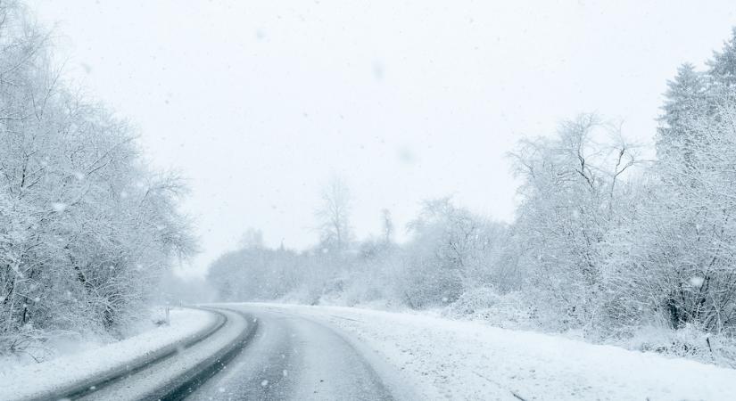 Figyelmeztetett a katasztrófavédelem: csak ilyen autóval induljunk útnak!